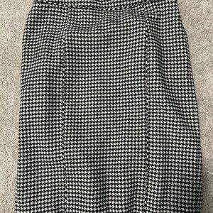 Classic Black and White Houndstooth Skirt